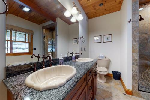 Luxury Adirondack Lakeview