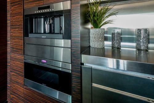Apartamento $10 Million Penthouse With Jacuzzi On Balcony