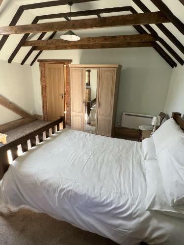 2 Bed Flint Cottage Walking Distance To Beach