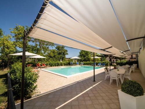 Snug Apartment In Sassoferrato With Shared Pool