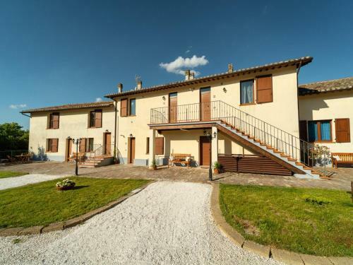 Snug Apartment In Sassoferrato With Shared Pool
