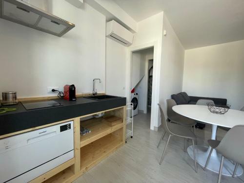 Shiar� Apartments