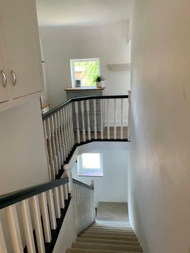 Stunning 2-bedroom Apartment In Central Warwick