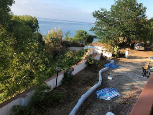 Magico Tramonto A Picco Sul Mare