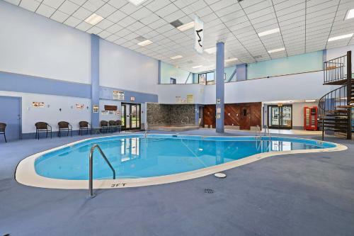 Family Condo Indoor Pool Mt Views