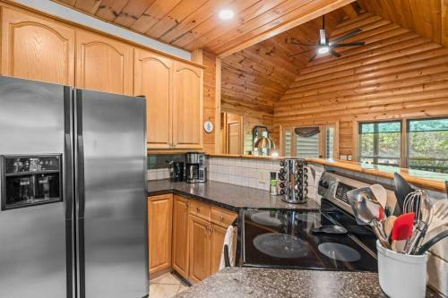 Magnolia Pine With Hot Tub And Mountain Views