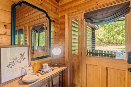 Magnolia Pine With Hot Tub And Mountain Views