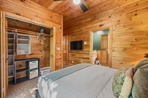 Magnolia Pine With Hot Tub And Mountain Views