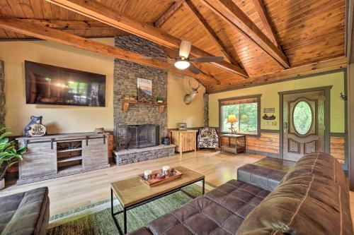 Secluded Franklin Getaway With 2 Decks And Grill!