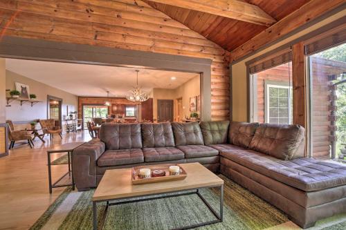 Secluded Franklin Getaway With 2 Decks And Grill!