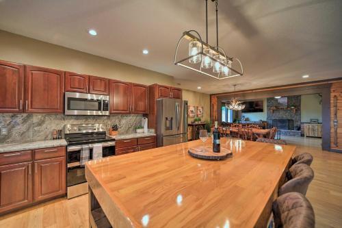 Secluded Franklin Getaway With 2 Decks And Grill!