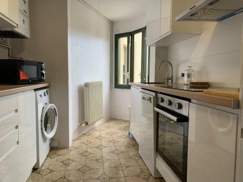 Hauzify I Apartament Superbeach 4j