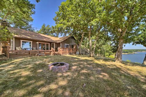 Grand Lake Waterside Getaway With Spacious Deck
