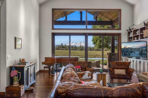 Bend Luxury Escape!