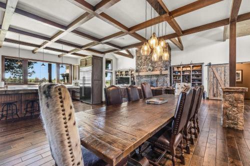 Bend Luxury Escape!