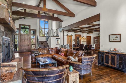 Bend Luxury Escape!