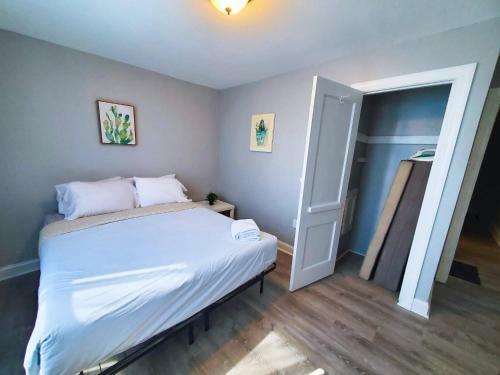 Apartamento 3 Bedroom Pet Friendly Unit With Small Kitchenette