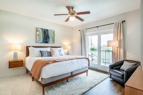 Riverside Condo Downtown River Views Access