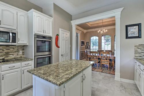 Luxe Granbury Abode With Pool About 4 Mi To Lake!