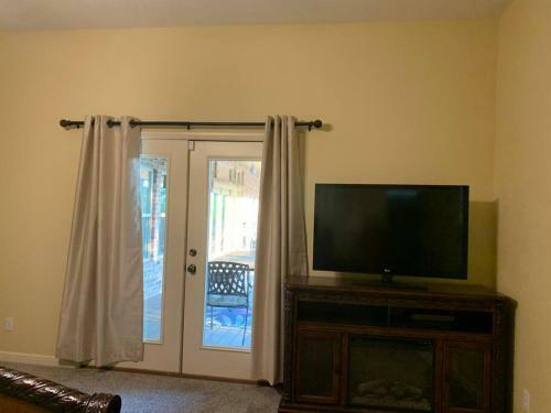 Spacious Lake House With Private Dock Sleeps 14