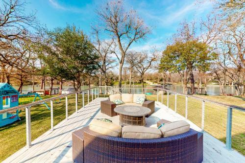 Luxury Lakeside Stunner