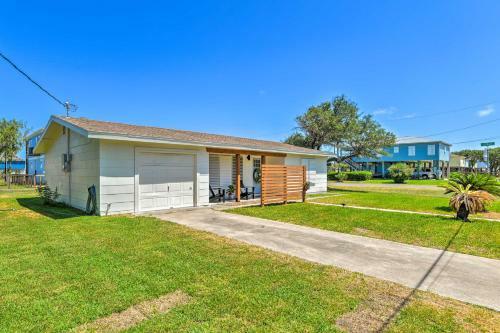 Pet-friendly Rockport Home, 2 Mi To Beach!