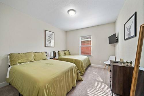Central & Stylish Home With Games 8 Mins To Downtown