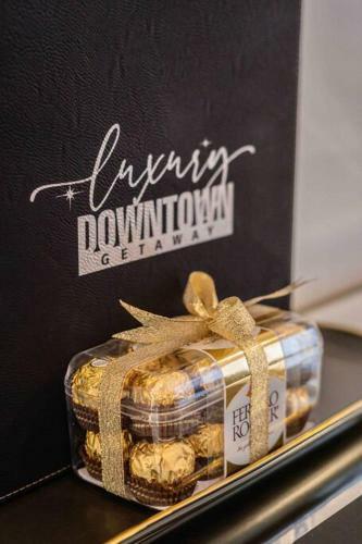 Luxury Downtown Getaway