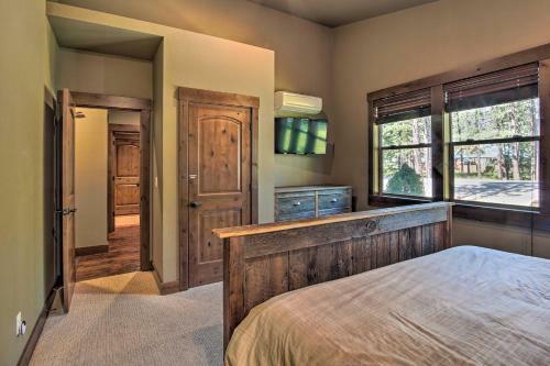 Modern-rustic Ronald Getaway Hot Tub, Grill!