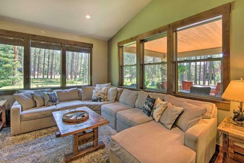 Modern-rustic Ronald Getaway Hot Tub, Grill!