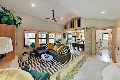 Hotel South Cedar Escape