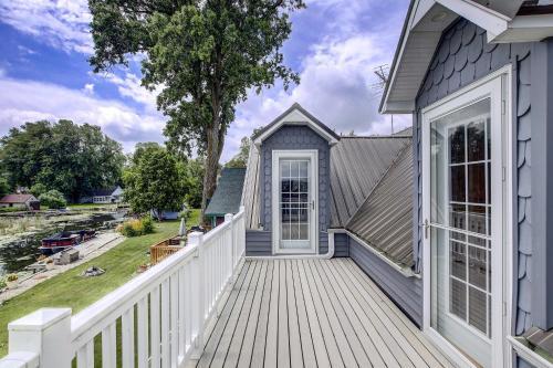 Charming Lake Winnebago Retreat Dock And View!