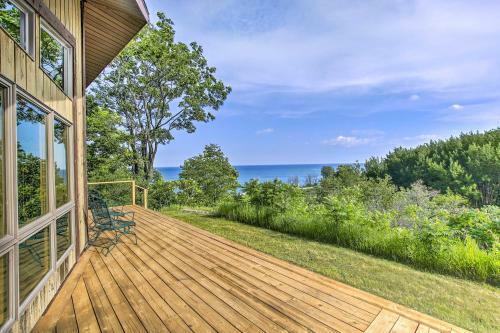 Idyllic Sturgeon Bay Cabin With Fire Pit And View