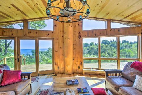 Idyllic Sturgeon Bay Cabin With Fire Pit And View