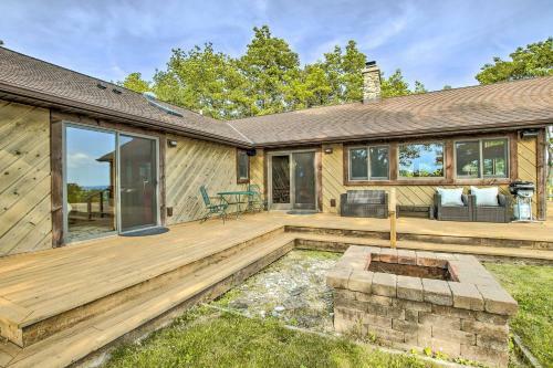 Idyllic Sturgeon Bay Cabin With Fire Pit And View