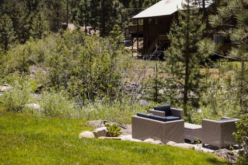 Hunter By Avantstay Riverfront Cabin W Prvt Cottage 5mins From Squaw