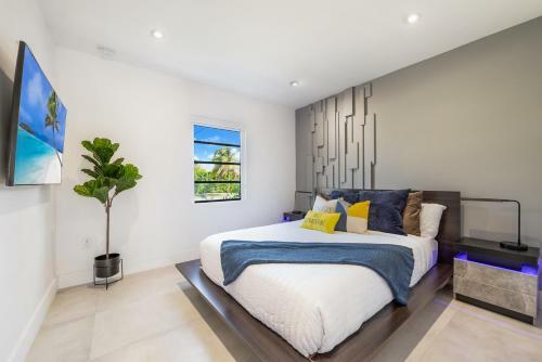 Modern 5 Bedrooms Heated Pool 14 Guest (p1)