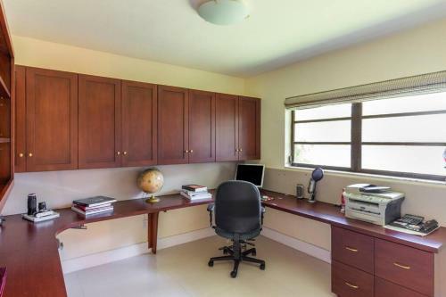 Spacious 3 Bed/2.5bath Miami Home W/ Pool!