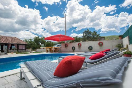 Forest Queen - Village Holiday Home