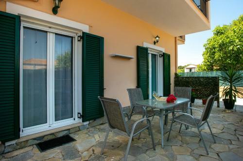Xenia's Apartments In Alepou