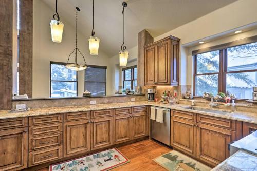 Upscale Edwards Townhome With Hot Tub And Deck!