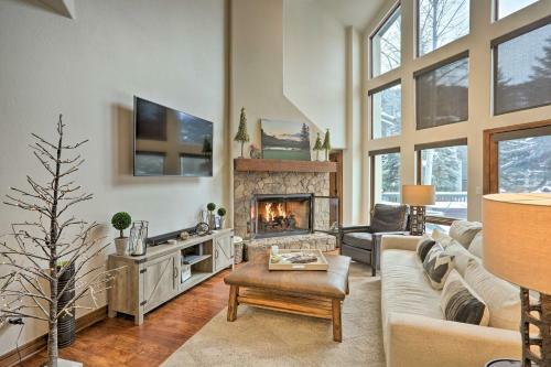 Upscale Edwards Townhome With Hot Tub And Deck!