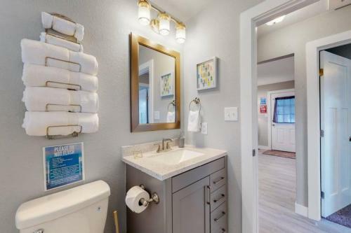 Denver Remodeled Upper Unit With 2 King Beds