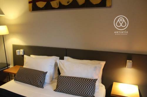 Hostal Artistic Guesthouse