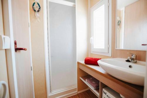 Sunny Tiny House With Sea View