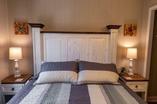 Hostal The Cardinal Nest A Cozy Cottage On Main St