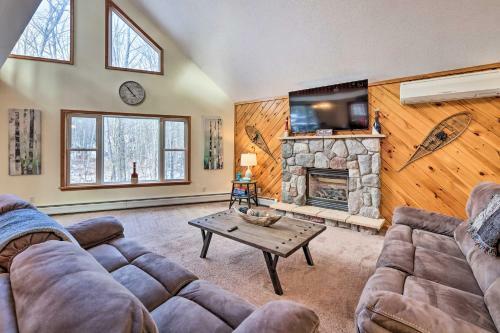 Family-friendly Poconos Chalet With Fireplace