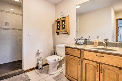 Family-friendly Poconos Chalet With Fireplace