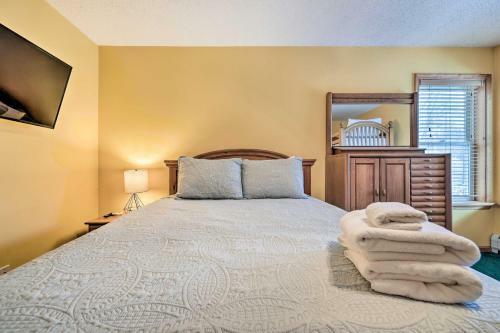 Family-friendly Poconos Chalet With Fireplace