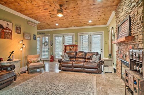 Dog-friendly Family Home Steps To Norris Lake